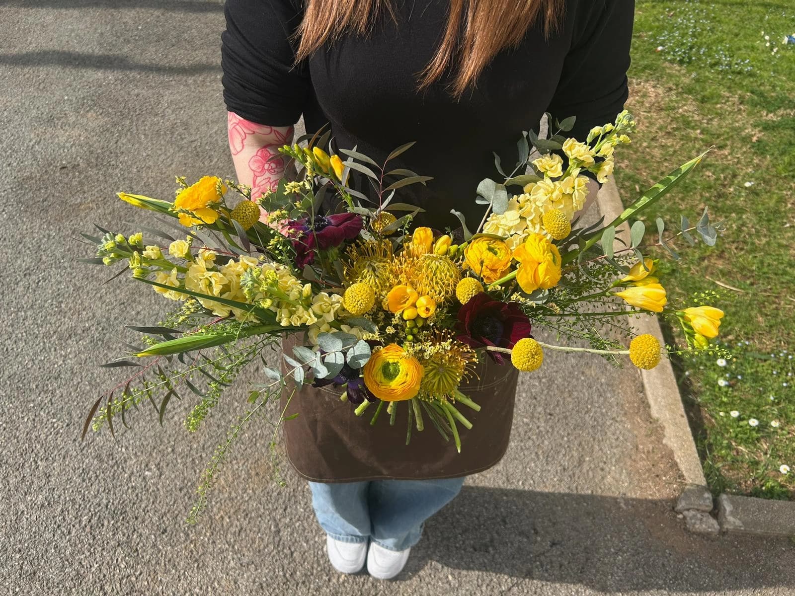 Bouquet lumineux aux fleurs jaunes et orangées