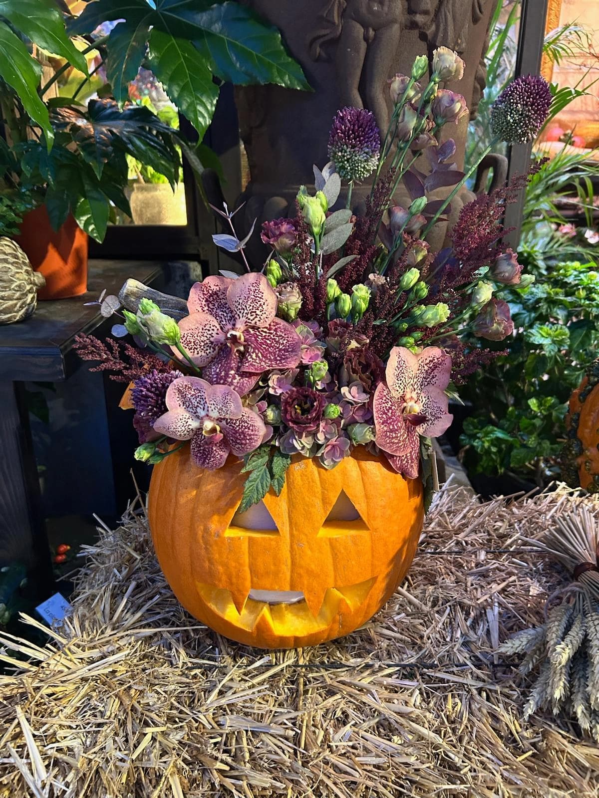 Composition d’automne dans une citrouille