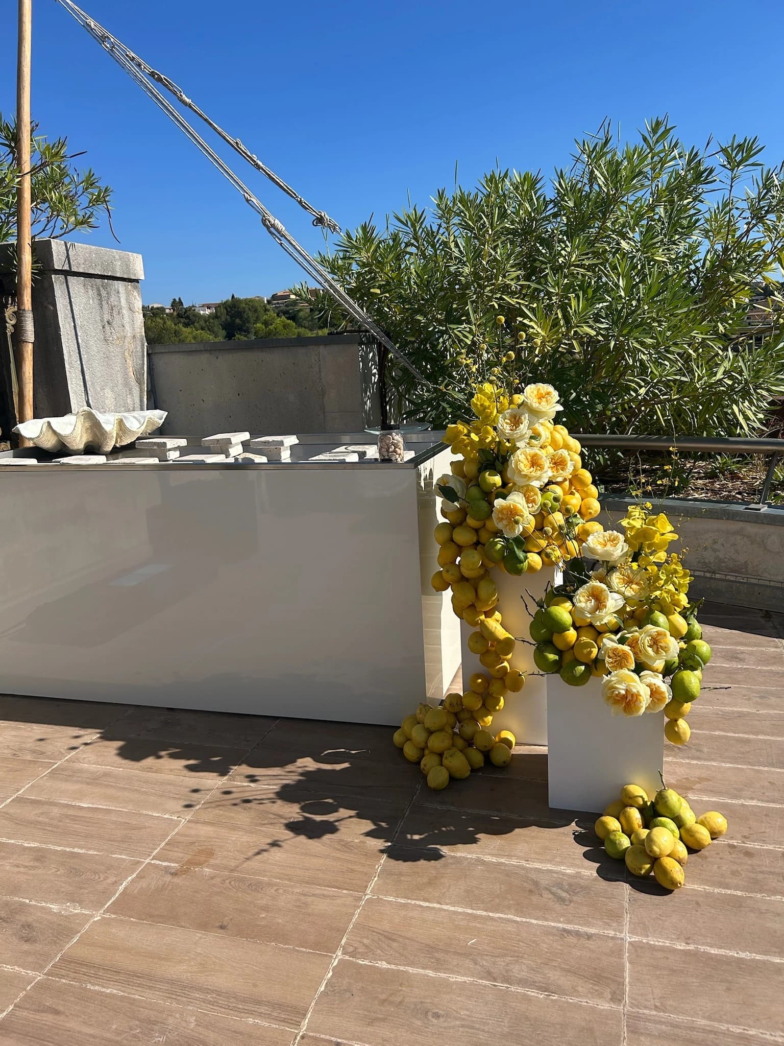 Hospitality — composition florale PAELORIA
