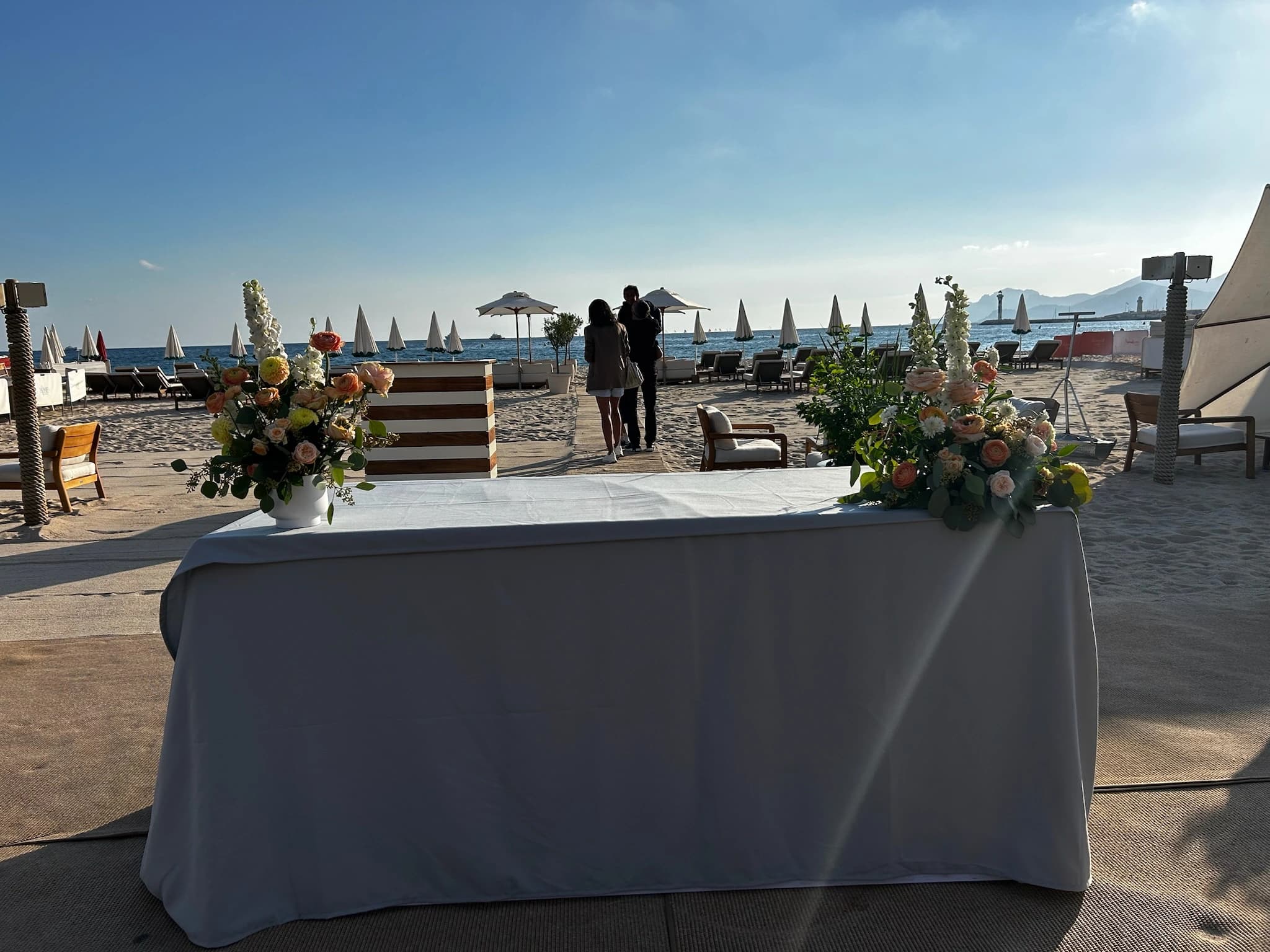 Hospitality — composition florale PAELORIA